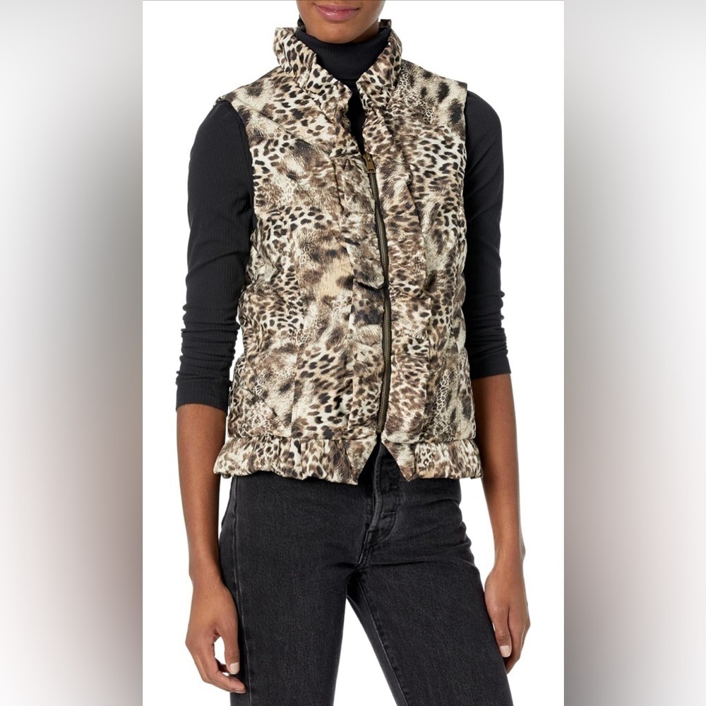 NWT- MULTIPLES Women’s Zip Front Ruffle Trim Quilted Vest  SIZE: XL